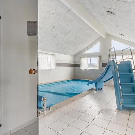 Semesterbostad Beautiful In With Indoor Swimming Pool *